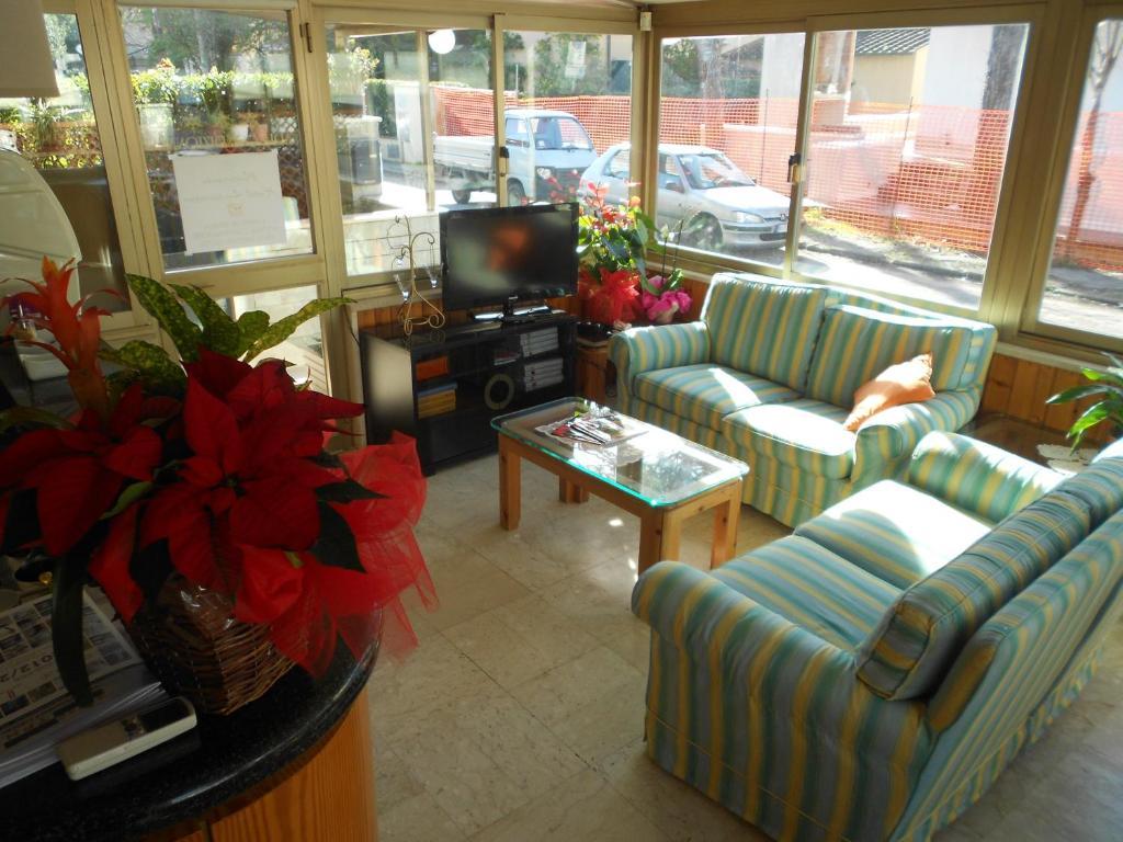 Hotel Ristorante La Terrazza ลิโด ดิ กามาโยเร ภายนอก รูปภาพ